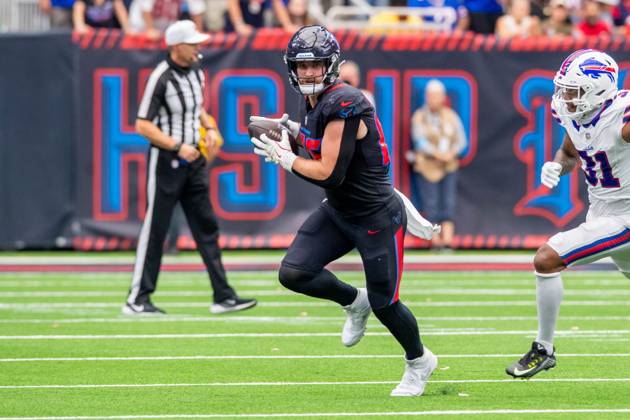 October 6, 2024: Houston Texans tight end Dalton Schultz (86) runs after making a catch during a game between the Buffalo Bills and the Houston Texans in Houston, TX. .. CSM USA - ZUMAc04_ 20241006_faf_c04_107 Copyright: xTraskxSmithx