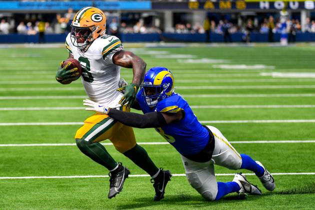 NFL, American Football Herren, USA 2024: Packers vs Rams OCT 06 October 6, 2024 Inglewood, CA.Green Bay Packers running back Josh Jacobs (8) runs in for the touchdown past Los Angeles Rams linebacker Jared Verse (8) in action in the first quarter during the NFL football game. Green Bay Packers vs. Los Angeles Rams.Mandatory Photo Credit: Louis Lopez Cal Media (Credit Image: Â Louis Lopez Cal Sport Media) Inglewood California United States of America EDITORIAL USE ONLY Copyright: xx ZUMA-20241006_zma_c04_086.jpg LouisxLopezx csmphotothree303371