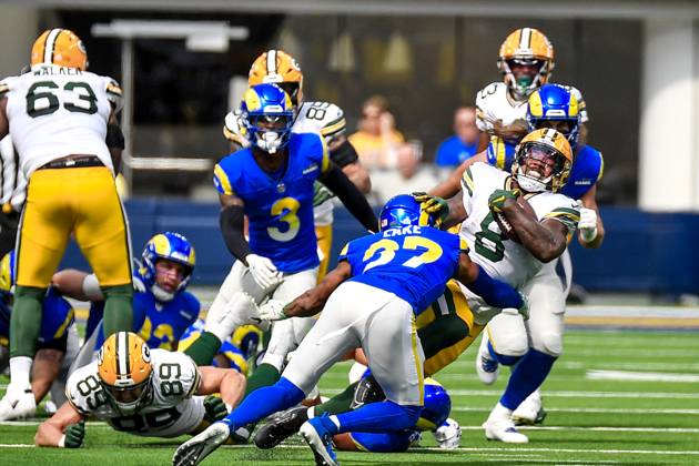NFL, American Football Herren, USA 2024: Packers vs Rams OCT 06 October 6, 2024 Inglewood, CA.Green Bay Packers running back Josh Jacobs (8) runs in action in the first quarter during the NFL football game. Green Bay Packers vs. Los Angeles Rams.Mandatory Photo Credit: Louis Lopez Cal Media (Credit Image: Â Louis Lopez Cal Sport Media) Inglewood California United States of America EDITORIAL USE ONLY Copyright: xx ZUMA-20241006_zma_c04_083.jpg LouisxLopezx csmphotothree303374