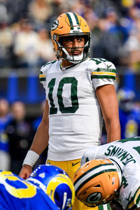 NFL, American Football Herren, USA 2024: Packers vs Rams OCT 06 October 6, 2024 Inglewood, CA.Green Bay Packers quarterback Jordan Love (10) in action in the third quarter during the NFL football game. Green Bay Packers vs. Los Angeles Rams.Mandatory Photo Credit: Louis Lopez Cal Media (Credit Image: Â Louis Lopez Cal Sport Media) Inglewood California United States of America EDITORIAL USE ONLY Copyright: xx ZUMA-20241006_zma_c04_118.jpg LouisxLopezx csmphotothree303401