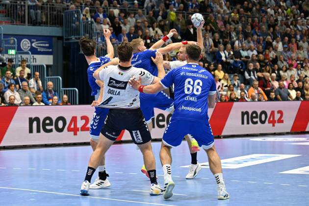 Simon Pytlick SG Flensburg Handewitt 2 and Johannes Golla SG Flensburg Handewitt 4 are blocked by Ellidi Vidarsson VfL Gummersbach 4 , Stepan Zeman VfL Gummersbach 66 and Miro Schluroff VfL Gummersbach 15 VfL Gummersbach vs SG Flensburg Handewitt, Handball, Daikin 1 Bundesliga, Matchday 5, Season 2024 2025, Schwalbe Arena Gummersbach, 06 10 2024 VfL Gummersbach vs SG Flensburg Handewitt, Handball, Daikin 1 Bundesliga, Matchday 5, Season 2024 2025, Schwalbe Arena Gummersbach, 06 10 2024 Gummersbach Copyright: xAugstx xEibner-Pressefotox EP_jat