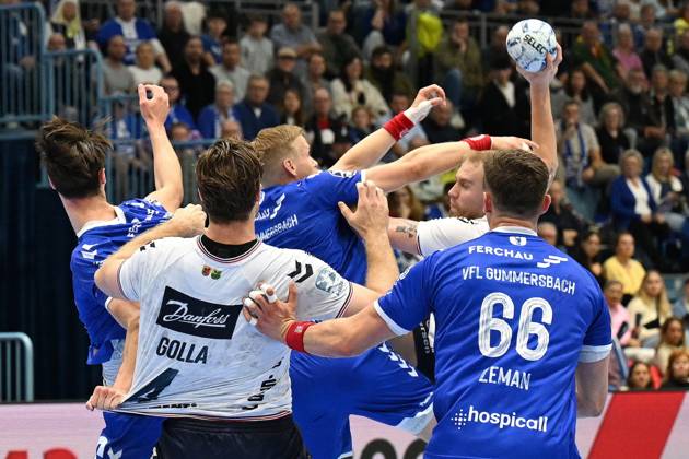 Simon Pytlick SG Flensburg Handewitt 2 and Johannes Golla SG Flensburg Handewitt 4 are tackled hard by Ellidi Vidarsson VfL Gummersbach 4 , Stepan Zeman VfL Gummersbach 66 and Miro Schluroff VfL Gummersbach 15 VfL Gummersbach vs SG Flensburg Handewitt, Handball, Daikin 1 Bundesliga, Matchday 5, Season 2024 2025, Schwalbe Arena Gummersbach, 06 10 2024 VfL Gummersbach vs SG Flensburg Handewitt, Handball, Daikin 1 Bundesliga, Matchday 5, Season 2024 2025, Schwalbe Arena Gummersbach, 06 10 2024 Gummersbach Copyright: xAugstx xEibner-Pressefotox EP_jat