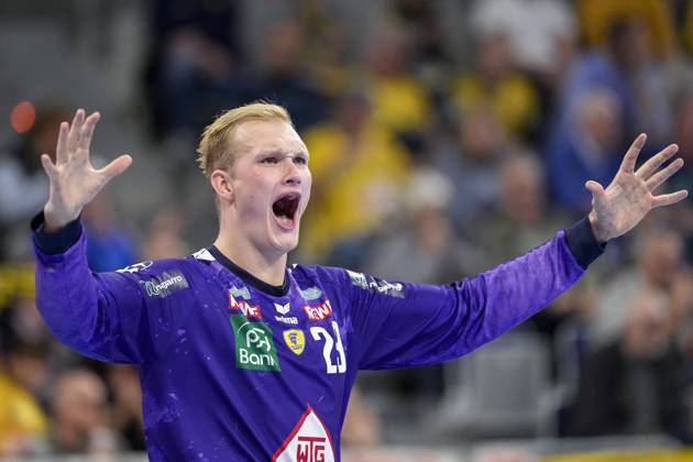 David Späth Goalkeeper, RNL, 29 , single picture, single photo, action, action, cheer, cheering, celebration, joy, rejoice, rejoicing, confident, optimistic, positive, game scene, 07 10 2024, Mannheim Germany , Handball, Bundesliga, Rhein Neckar Löwen Handball Sport Verein Hamburg xozx