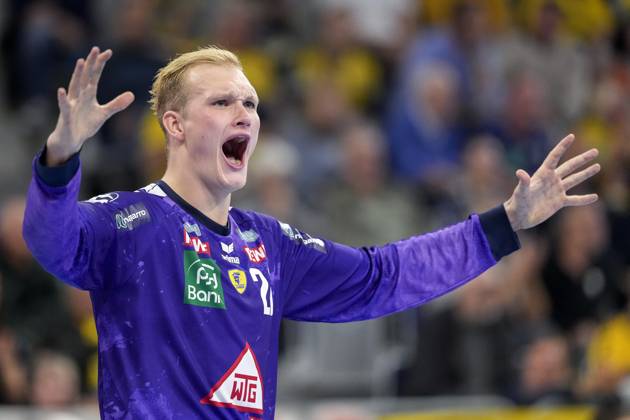 David Späth Goalkeeper, RNL, 29 , single picture, single photo, action, action, cheer, cheering, celebration, joy, rejoice, rejoicing, confident, optimistic, positive, game scene, 07 10 2024, Mannheim Germany , Handball, Bundesliga, Rhein Neckar Löwen Handball Sport Verein Hamburg xozx