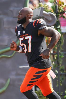 CINCINNATI, OH - OCTOBER 06: Cincinnati Bengals linebacker Germaine Pratt (57) runs onto the field before the game against the Baltimore Ravens and the Cincinnati Bengals on October 6, 2024, at Paycor Stadium in Cincinnati, OH. (Photo by Ian Johnson Icon Sportswire) NFL, American Football Herren, USA OCT 06 Ravens at Bengals EDITORIAL USE ONLY Icon241006042