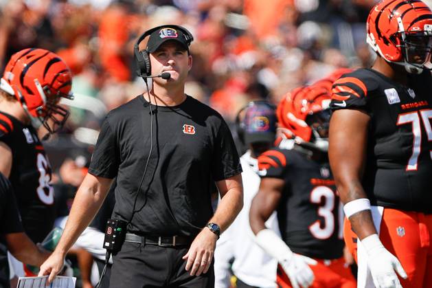 CINCINNATI, OH - OCTOBER 06: Cincinnati Bengals head coach Zac Taylor looks at the scoreboard during the game against the Baltimore Ravens and the Cincinnati Bengals on October 6, 2024, at Paycor Stadium in Cincinnati, OH. (Photo by Ian Johnson Icon Sportswire) NFL, American Football Herren, USA OCT 06 Ravens at Bengals EDITORIAL USE ONLY Icon241006053
