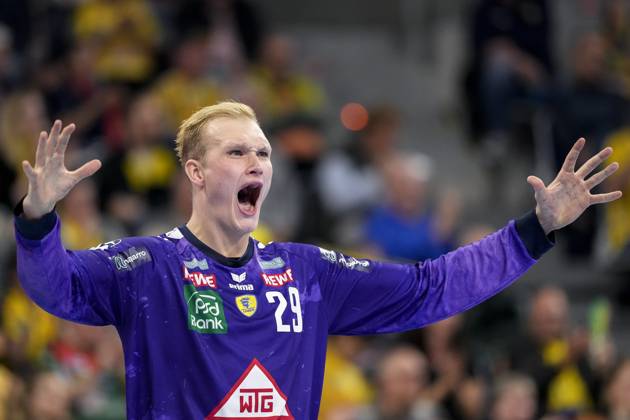David Späth goalkeeper, RNL, 29 , Rhein Neckar Löwen player, single picture, single photo, action, cheer, cheers, cheers, celebration, joy, rejoice, rejoicing, confident, optimistic, positive, game scene, 07 10 2024, Mannheim Germany , Handball, Bundesliga, Rhein Neckar Löwen Handball Sport Verein Hamburg xozx