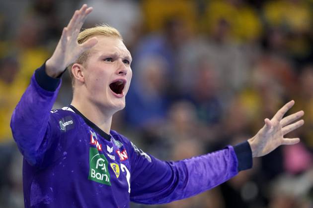 David Späth goalkeeper, RNL, 29 , Rhein Neckar Löwen player, single picture, single photo, action, cheer, cheers, cheers, celebration, joy, rejoice, rejoicing, confident, optimistic, positive, game scene, 07 10 2024, Mannheim Germany , Handball, Bundesliga, Rhein Neckar Löwen Handball Sport Verein Hamburg xozx