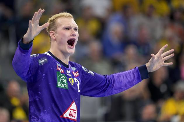 David Späth goalkeeper, RNL, 29 , Rhein Neckar Löwen player, single picture, single photo, action, cheer, cheers, cheers, celebration, joy, rejoice, rejoicing, confident, optimistic, positive, game scene, 07 10 2024, Mannheim Germany , Handball, Bundesliga, Rhein Neckar Löwen Handball Sport Verein Hamburg xozx