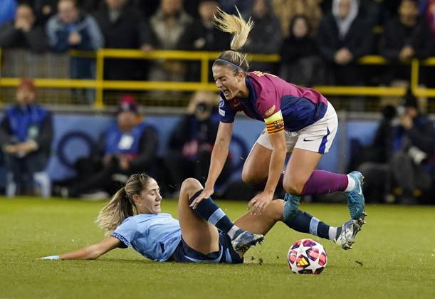Manchester, England, 9th October 2024. Alexia Putellas of Barcelona (R) is challenged by Laia Aleixandri of Manchester City during the UEFA Womens Champions League match at the Academy Stadium, Manchester. Picture credit should read: Andrew Yates Sportimage EDITORIAL USE ONLY. No use with unauthorised audio, video, data, fixture lists, club league logos or live services. Online in-match use limited to 120 images, no video emulation. No use in betting, games or single club league player publications. SPI-3368-0007