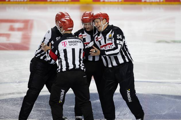 PENNY DEL 1 Kölner Haie Schwenninger Wild Wings Cologne, 11 10 2024 Bastian Steingroß Referee, 27 Marian Rohatsch Referee, 7 Jan Philipp Priebsch Linesmen, 54 Tom Giesen Linesmen, 86 PENNY DEL 1 Kölner Haie Schwenninger Wild Wings on 11 10 2024 at the Lanxess Arena in Cologne Germany Copyright: xBEAUTIFULxSPORTS AndreasxDickx