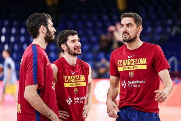October 11, 2024, Barcelona, Barcelona, Spain: Tomas Satoransky, Dario Brizuela and Alex Abrines of FC Barcelona, Barca speak during the Turkish Airlines Euroleague, match played between FC Barcelona and Alba Berlin at Palau Blaugrana on October 11, 2024 in Barcelona, Spain. Barcelona Spain - ZUMAa181 20241011_zaa_a181_018 Copyright: xJavierxBorregox