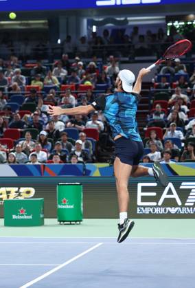 (241012) -- SHANGHAI, Oct. 12, 2024 -- Tomas Machac hits a return during the men s singles semifinal match between Jannik Sinner of Italy and Tomas Machac of the Czech Republic at the ATP, Tennis Herren World Tour Shanghai Masters tennis tournament in Shanghai, east China, Oct. 12, 2024. ) (SP)CHINA-SHANGHAI-TENNIS-ATP TOUR-SHANGHAI MASTERS(CN) BaixXuefei