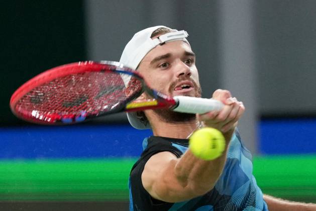 (241012) -- SHANGHAI, Oct. 12, 2024 -- Tomas Machac hits a return during the men s singles semifinal match between Jannik Sinner of Italy and Tomas Machac of the Czech Republic at the ATP, Tennis Herren World Tour Shanghai Masters tennis tournament in Shanghai, east China, Oct. 12, 2024. ) (SP)CHINA-SHANGHAI-TENNIS-ATP TOUR-SHANGHAI MASTERS(CN) XuxYanan