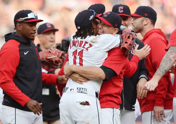 Cleveland Guardians Jose Ramirez celebrates with teammates after the Guardians beat the Detroit Tigers 7-3 in game five of the MLB, Baseball Herren, USA ALDS at Progressive Field in Cleveland on Saturday, October 12, 2024. The Guardians won the best-of-five series 3-2 and advance to the ALCS against the New York Yankees. CLE20241012856 AARONxJOSEFCZYK