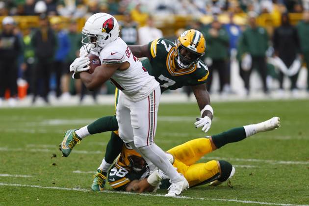 GREEN BAY, WI - OCTOBER 13: Green Bay Packers running back Emanuel Wilson (31) runs with the ball during a game between the Green Bay Packers and the Arizona Cardinals at Lambeau Field on October 13, 2024 in Green Bay, WI. (Photo by Larry Radloff Icon Sportswire) NFL, American Football Herren, USA OCT 13 Cardinals at Packers EDITORIAL USE ONLY Icon02410134021