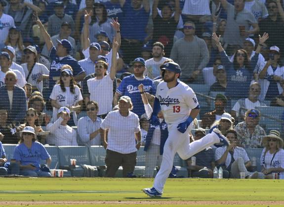 Los Angeles Dodgers Max Muncy runs the bases after hitting a solo home run in the fifth inning against the New York Mets in game two of the MLB, Baseball Herren, USA NLCS at Dodger Stadium in Los Angeles on Monday, October 14, 2024.  LAP20241014808 JIMxRUYMEN
