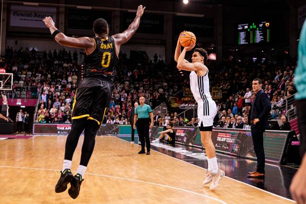Basketball Champions League, Telekom Baskets Bonn vs AEK Betsson BC, 15 10 2024 RayQuan Gray AEK Betsson BC, 0 , Angelo Allegri Telekom Baskets Bonn, 6 in the throw Basketball Champions League, Telekom Baskets Bonn vs AEK Betsson BC, Bonn, Telekom Dome on 15 10 2024 Copyright: xBEAUTIFULxSPORTS Wunderlx