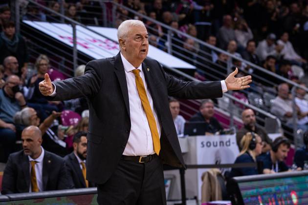 Basketball Champions League, Telekom Baskets Bonn vs AEK Betsson BC, 15 10 2024 Dragan Sakola Headcoach AEK Bettson Athens is displeased Basketball Champions League, Telekom Baskets Bonn vs AEK Betsson BC, 15 10 2024, Telekom Dome, Bonn Copyright: xBEAUTIFULxSPORTS Derixx