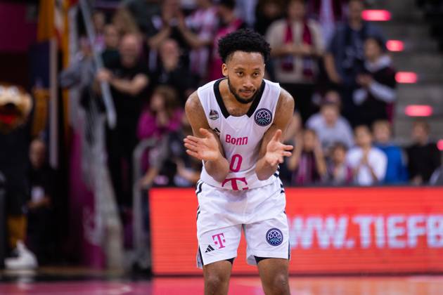 Basketball Champions League, Telekom Baskets Bonn vs AEK Betsson BC, 15 10 2024 Darius McGhee Telekom Baskets Bonn 0 applauds himself for his performance Basketball Champions League, Telekom Baskets Bonn vs AEK Betsson BC, 15 10 2024, Telekom Dome, Bonn Copyright: xBEAUTIFULxSPORTS Derixx