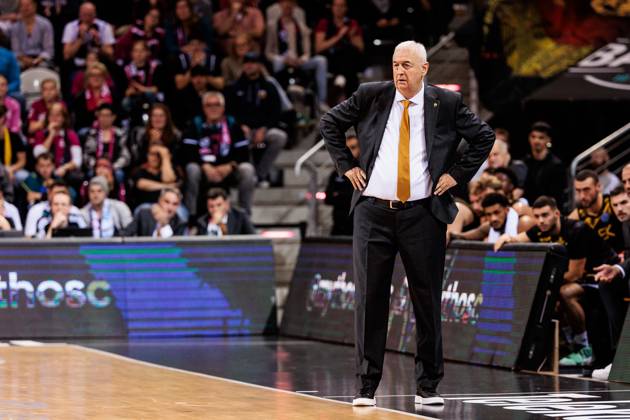 Basketball Champions League, Telekom Baskets Bonn vs AEK Betsson BC, 15 10 2024 Dragan Sakota Coach AEK Betsson BC Basketball Champions League, Telekom Baskets Bonn vs AEK Betsson BC, Bonn, Telekom Dome on 15 10 2024 Copyright: xBEAUTIFULxSPORTS Wunderlx