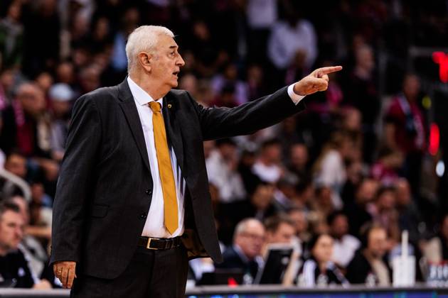 Basketball Champions League, Telekom Baskets Bonn vs AEK Betsson BC, 15 10 2024 Dragan Sakota coach AEK Betsson BC gestures Basketball Champions League, Telekom Baskets Bonn vs AEK Betsson BC, Bonn, Telekom Dome on 15 10 2024 Copyright: xBEAUTIFULxSPORTS Wunderlx