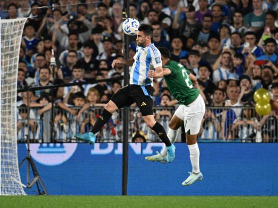 BUENOS AIRES, ARGENTINA - OCTOBER 15: Nicolas Tagliafico of Argentina heads the ball during a match between Argentina Vs Bolivia as part of World Cup 2026 Qualifiers at Estadio Mas Monumental on October 15, 2024 in BuenosAires, Argentina. Buenos Aires Buenos Aires Argentina Copyright: xIMAGOx xPhotoCero5x xLucianoxBisbalxPhotoCero5x