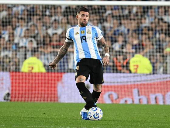 BUENOS AIRES, ARGENTINA - OCTOBER 15:Nicolas Otamendi of Argentina Controls the ball during a match between Argentina Vs Bolivia as part of World Cup 2026 Qualifiers at Estadio Mas Monumental on October 15, 2024 in BuenosAires, Argentina. Buenos Aires Buenos Aires Argentina Copyright: xIMAGOx xPhotoCero5x xLucianoxBisbalxPhotoCero5x