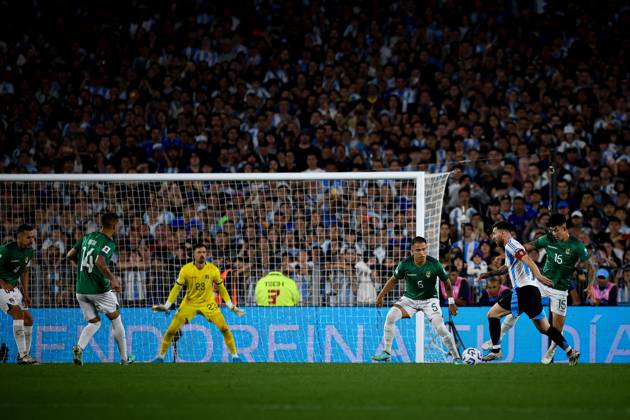 October 15, 2024, Buenos Aires, Buenos Aires, Argentina: Lionel Messi of Argentina (R) seen in action during the match between Argentina and Bolivia as part of FIFA World Cup, WM, Weltmeisterschaft, Fussball 2026 Qualifiers at Estadio Mas Monumental, on October 15 2024 in Buenos Aires, Argentina Buenos Aires Argentina - ZUMAt163 20241015_zsp_t163_008 Copyright: xRobertoxTuerox