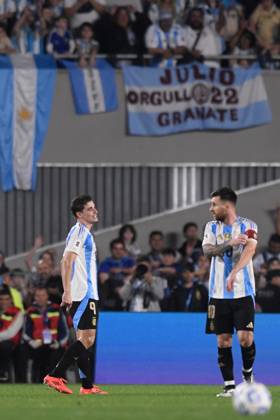 BUENOS AIRES, ARGENTINA - OCTOBER 15: Julian Alvarez, Lionel Messi of Argentina during the FIFA World Cup, WM, Weltmeisterschaft, Fussball 2026 South American Qualifier match between Argentina and Bolivia at Estadio Mas Monumental Antonio Vespucio Liberti on October 15, 2024 in Buenos Aires, Argentina. Photo by D.Halisz SFSI Argentina v Bolivia - FIFA World Cup 2026 Qualifier Copyright: xDiegoxHalisz SFSIx