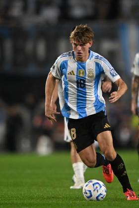 BUENOS AIRES, ARGENTINA - OCTOBER 15: Nico Paz of Argentina during the FIFA World Cup, WM, Weltmeisterschaft, Fussball 2026 South American Qualifier match between Argentina and Bolivia at Estadio Mas Monumental Antonio Vespucio Liberti on October 15, 2024 in Buenos Aires, Argentina. Photo by D.Halisz SFSI Argentina v Bolivia - FIFA World Cup 2026 Qualifier Copyright: xDiegoxHalisz SFSIx