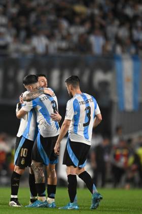 BUENOS AIRES, ARGENTINA - OCTOBER 15: Lionel Messi, Enzo Fernandez, Nicolas Tagliafico of Argentina during the FIFA World Cup, WM, Weltmeisterschaft, Fussball 2026 South American Qualifier match between Argentina and Bolivia at Estadio Mas Monumental Antonio Vespucio Liberti on October 15, 2024 in Buenos Aires, Argentina. Photo by D.Halisz SFSI Argentina v Bolivia - FIFA World Cup 2026 Qualifier Copyright: xDiegoxHalisz SFSIx