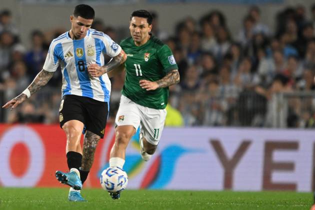BUENOS AIRES, ARGENTINA - OCTOBER 15: Enzo Fernandez of Argentina and Carmelo Algaranaz of Bolivia during the FIFA World Cup, WM, Weltmeisterschaft, Fussball 2026 South American Qualifier match between Argentina and Bolivia at Estadio Mas Monumental Antonio Vespucio Liberti on October 15, 2024 in Buenos Aires, Argentina. Photo by D.Halisz SFSI Argentina v Bolivia - FIFA World Cup 2026 Qualifier Copyright: xDiegoxHalisz SFSIx