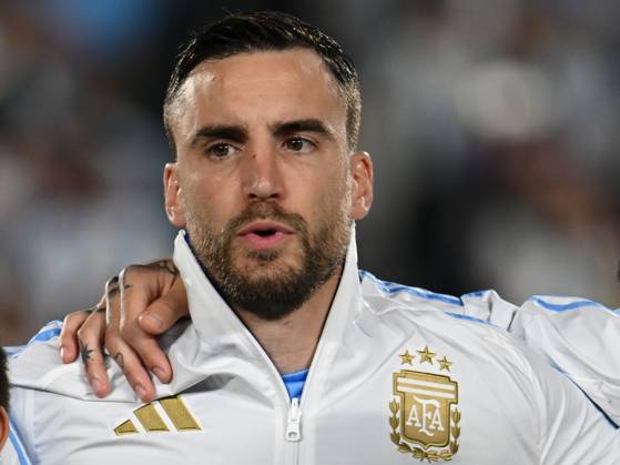 BUENOS AIRES, ARGENTINA - OCTOBER 15: Nicolas Tagliafico of Argentina previous a match between Argentina Vs Bolivia as part of World Cup 2026 Qualifiers at Estadio Mas Monumental on October 15, 2024 in BuenosAires, Argentina. Buenos Aires Buenos Aires Argentina Copyright: xIMAGOx xPhotoCero5x xLucianoxBisbalxPhotoCero5x