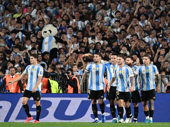 BUENOS AIRES, ARGENTINA - OCTOBER 15: Argentina players celebrate their team second gol during a match between Argentina Vs Bolivia as part of World Cup 2026 Qualifiers at Estadio Mas Monumental on October 15, 2024 in BuenosAires, Argentina. Buenos Aires Buenos Aires Argentina Copyright: xIMAGOx xPhotoCero5x xLucianoxBisbalxPhotoCero5x