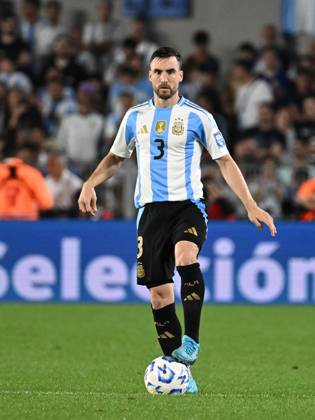 BUENOS AIRES, ARGENTINA - OCTOBER 15:Nicolas Tagliafico of Argentina Controls the ball during a match between Argentina Vs Bolivia as part of World Cup 2026 Qualifiers at Estadio Mas Monumental on October 15, 2024 in BuenosAires, Argentina. Buenos Aires Buenos Aires Argentina Copyright: xIMAGOx xPhotoCero5x xLucianoxBisbalxPhotoCero5x