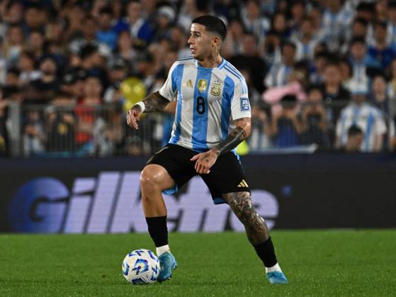 BUENOS AIRES, ARGENTINA - OCTOBER 15:Enzo Fernandez of Argentina Controls the ball during a match between Argentina Vs Bolivia as part of World Cup 2026 Qualifiers at Estadio Mas Monumental on October 15, 2024 in BuenosAires, Argentina. Buenos Aires Buenos Aires Argentina Copyright: xIMAGOx xPhotoCero5x xLucianoxBisbalxPhotoCero5x