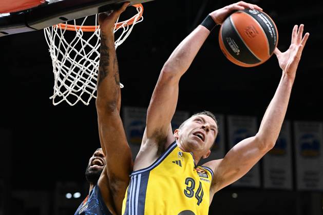 Justin Bean ALBA Berlin, 34 GER, ALBA Berlin v Fenerbahce, basketball, EuroLeague, Season 2024 2025, Matchday 4, 17 10 2024 GER, ALBA Berlin v Fenerbahce, basketball, EuroLeague, Season 2024 2025, Matchday 4, 17 10 2024 Copyright: xEibner-Pressefoto RyanxSleimanx EP_RSN
