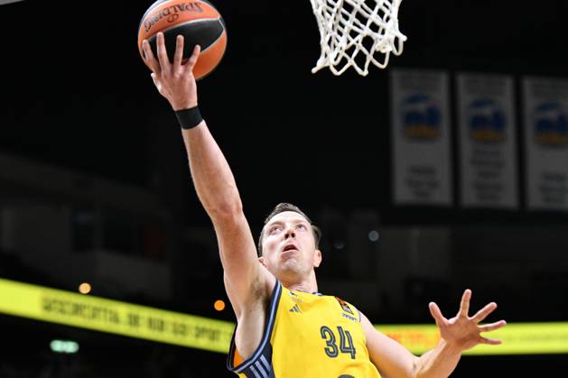 Justin Bean ALBA Berlin, 34 GER, ALBA Berlin v Fenerbahce, basketball, EuroLeague, Season 2024 2025, Matchday 4, 17 10 2024 GER, ALBA Berlin v Fenerbahce, basketball, EuroLeague, Season 2024 2025, Matchday 4, 17 10 2024 Copyright: xEibner-Pressefoto RyanxSleimanx EP_RSN