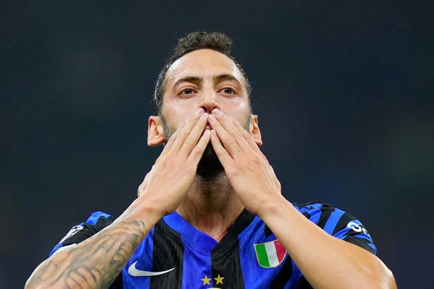 Inter Milan s Hakan Calhanoglu celebrates after scoring 1-0 during the Uefa Champions League soccer match between Inter and Fc Crvena at the San Siro Stadium in Milan, north Italy -Tuesday , October 1th , 2024. - Soccer .  Copyright: xSpada LaPressex