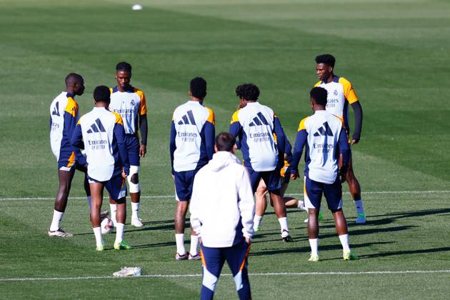October 18, 2024, Madrid, Madrid, SPAIN: Players of Real Madrid warm up during the training day of Real Madrid ahead the Spanish League, LaLiga EA Sports, football match against Celta de Vigo at Ciudad Deportiva Real Madrid on October 18, 2024, in Valdebebas, Madrid, Spain. Madrid SPAIN - ZUMAa181 20241018_zaa_a181_020 Copyright: xDennisxAgyemanx