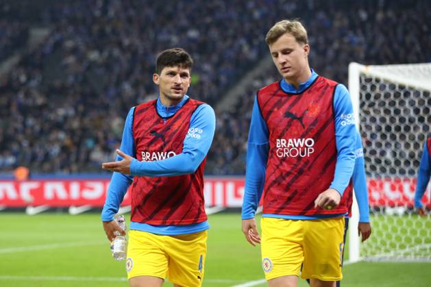 18 10 2024, xtgx, Fußball 2 Bundesliga, Hertha BSC Berlin Eintracht Braunschweig emspor, v l Jannis Nikolaou Braunschweig, 4 Robert Ivanov Braunschweig, 5 Zweikampf, Duell, Kampf, tackle DFL DFB REGULATIONS PROHIBIT ANY USE OF PHOTOGRAPHS as IMAGE SEQUENCES and or QUASI VIDEO Berlin