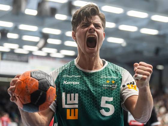 Rutger ten Velde Frisch Auf Goeppingen, 05 cheers into the camera, Frisch Auf Goeppingen vs SG BBM Bietigheim, Handball, 1 Bundesliga, Men, Season 2024 2025, 18 10 2024, Frisch Auf Goeppingen vs SG BBM Bietigheim, Handball, 1 Bundesliga, Men, Season 2024 2025, 18 10 2024 Goeppingen Copyright: xMichaelxSchmidt Eibner-Pressefotx EP_MST