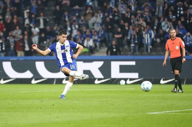18 10 2024, xtgx, Soccer 2 Bundesliga, Hertha BSC Berlin Eintracht Braunschweig emspor, v l Ibrahim Maza Hertha, 10 scores from penalty kick to 2 1 DFL DFB REGULATIONS PROHIBIT ANY USE OF PHOTOGRAPHS as IMAGE SEQUENCES and or QUASI VIDEO Berlin