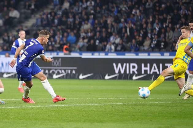 18 10 2024, xtgx, Fußball 2 Bundesliga, Hertha BSC Berlin Eintracht Braunschweig emspor, v l Florian Niederlechner Hertha, 7 trifft zum 3 1 DFL DFB REGULATIONS PROHIBIT ANY USE OF PHOTOGRAPHS as IMAGE SEQUENCES and or QUASI VIDEO Berlin