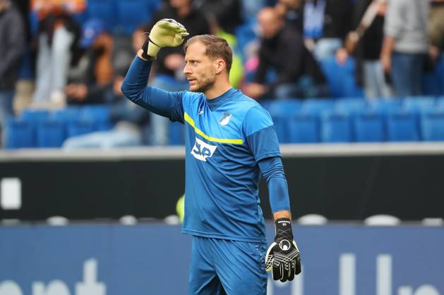 19 10 2024, xtvx, Fussball 1 Bundesliga, TSG 1899 Hoffenheim VfL Bochum emspor, v l Goalkeeper Oliver Baumann TSG 1899 Hoffenheim warms up, beim Aufwaermen DFL DFB REGULATIONS PROHIBIT ANY USE OF PHOTOGRAPHS as IMAGE SEQUENCES and or QUASI VIDEO Sinsheim