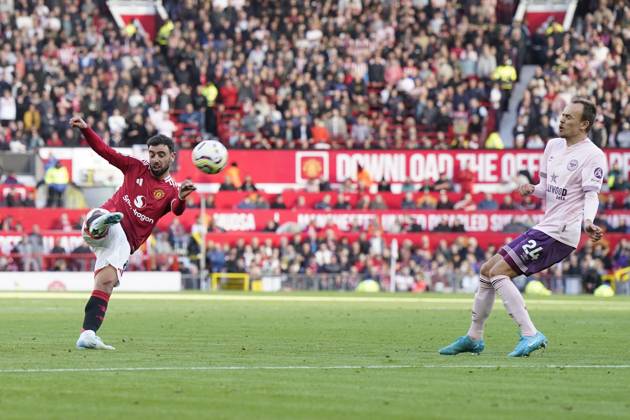 Manchester, England, 19th October 2024. Bruno Fernandes of Manchester United, ManU has a shot on goal but fails to score during the Premier League match at Old Trafford, Manchester. Picture credit should read: Andrew Yates Sportimage EDITORIAL USE ONLY. No use with unauthorised audio, video, data, fixture lists, club league logos or live services. Online in-match use limited to 120 images, no video emulation. No use in betting, games or single club league player publications. SPI-3399-0017