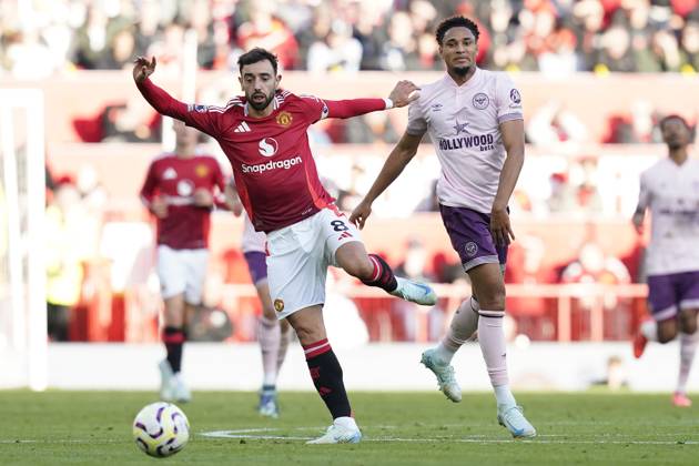 Manchester, England, 19th October 2024. Bruno Fernandes of Manchester United, ManU and Kevin Schade of Brentford challenge for the ball during the Premier League match at Old Trafford, Manchester. Picture credit should read: Andrew Yates Sportimage EDITORIAL USE ONLY. No use with unauthorised audio, video, data, fixture lists, club league logos or live services. Online in-match use limited to 120 images, no video emulation. No use in betting, games or single club league player publications. SPI-3399-0038