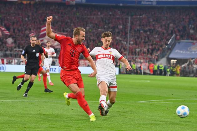 Harry KANE Bayern Muenchen , Action,duel against Anthony ROUAULT VFB Stuttgart Football 1 Bundesliga Season 2024 2025, 7 Matchday, Matchday07 FC Bayern Muenchen VfB Stuttgart on 19 10 2024, A L L I A N Z A R E N A