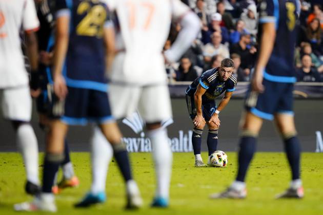 October 19, 2024: Philadelphia Union Defender Kai Wagner (27) prepares for a free kick during the second half of an MLS, Fussball Herren, USA match against FC Cincinnati at Subaru Park in Chester, Pennsylvania. CSM Chester United States of America - ZUMAc04_ 20241019_zma_c04_305 Copyright: xKylexRoddenx